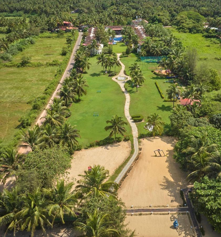 Royal Orchid Beach Resort & Spa, Utorda Beach Goa Esterno foto